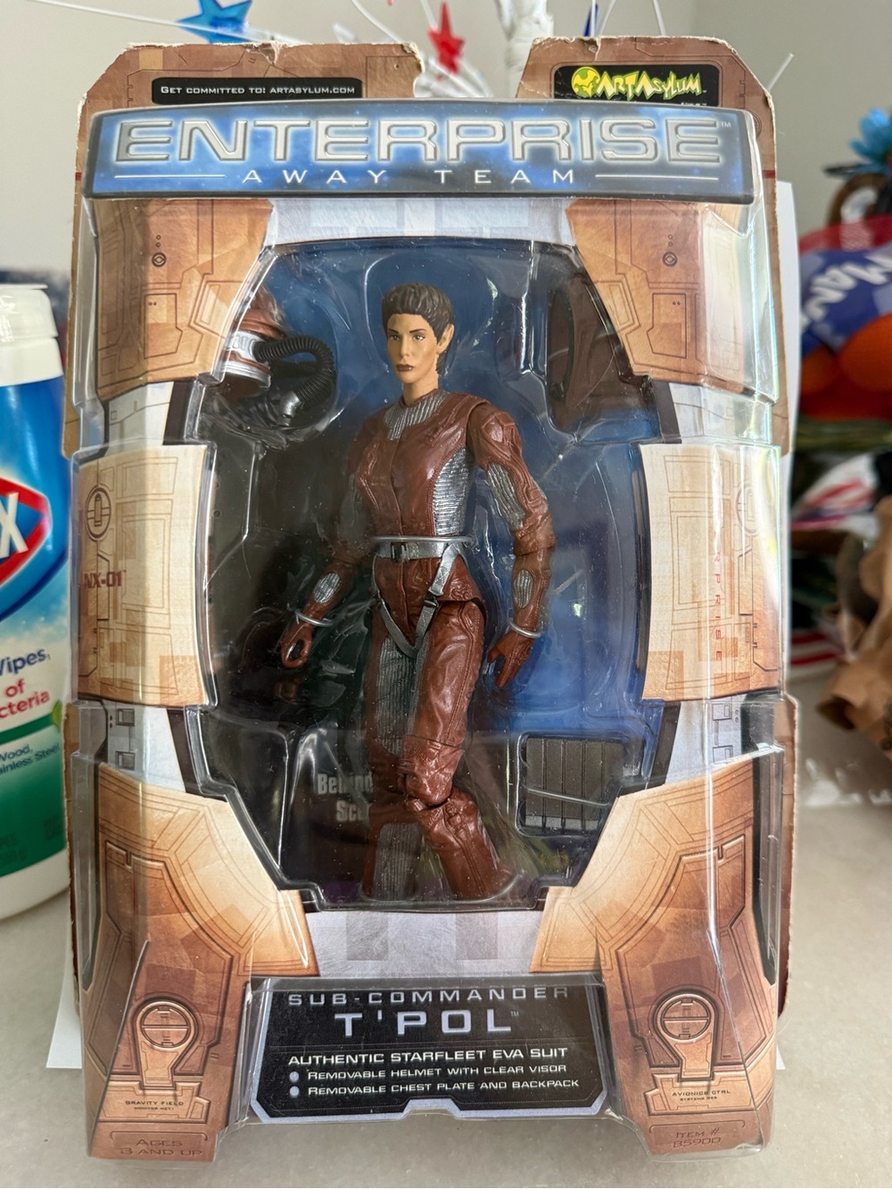 2002 STAR TREK ENTERPRISE : AWAY TEAM - T'POL ACTION FIGURE - NEW!